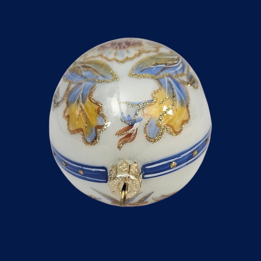 MMA Vintage Large Hand Blown Glass St. George & the Dragon Egg Ornament - Picture 10 of 12